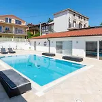 Villa Casa Lungomare With Pool Umag
