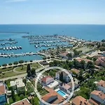 Villa Casa Lungomare With Pool Umag