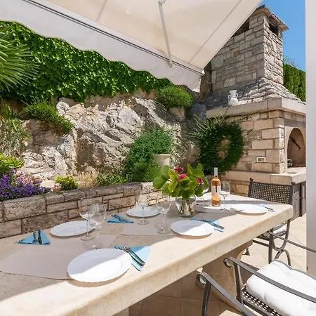 Casa Lungomare With Pool 别墅