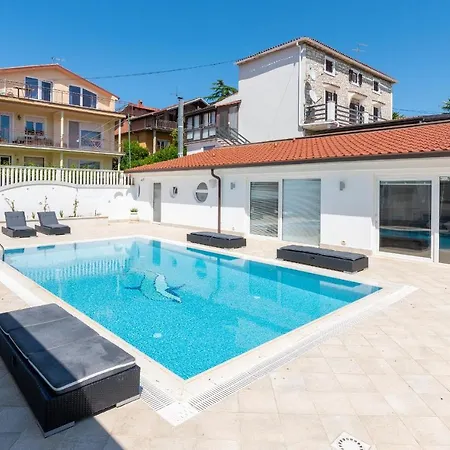 别墅 Casa Lungomare With Pool 乌马格