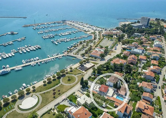 Casa Lungomare With Pool 빌라 *