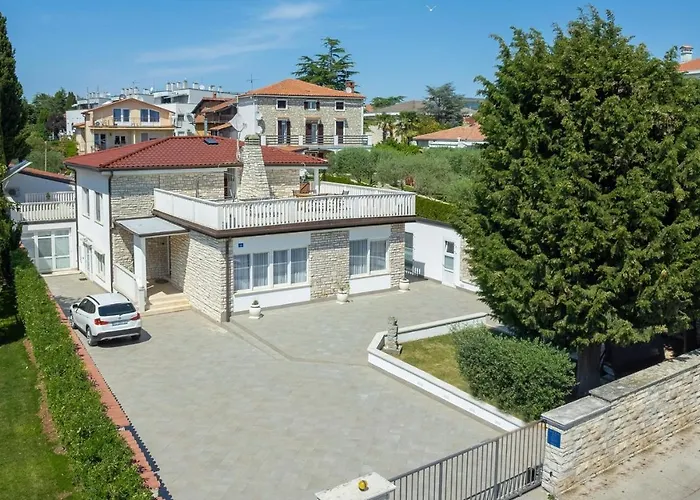 Casa Lungomare With Pool 우마그