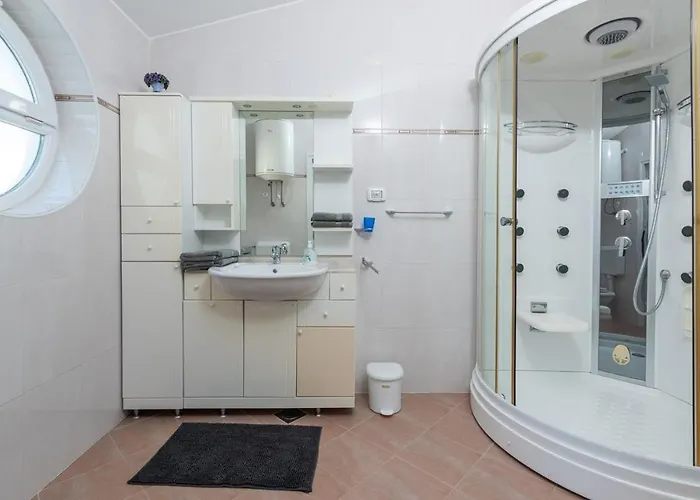 Casa Lungomare With Pool 빌라 *