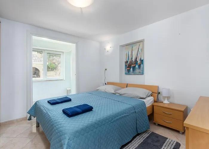 Casa Lungomare With Pool 우마그