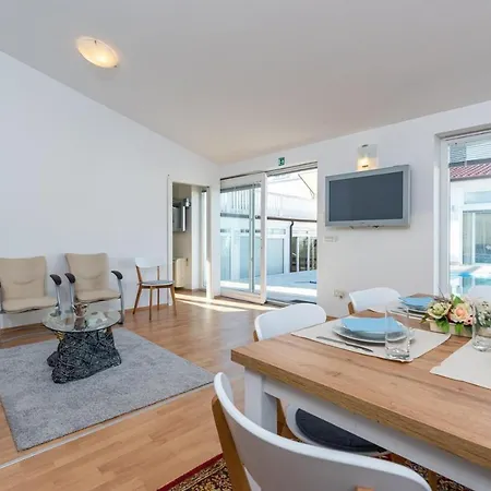 Casa Lungomare With Pool Umag